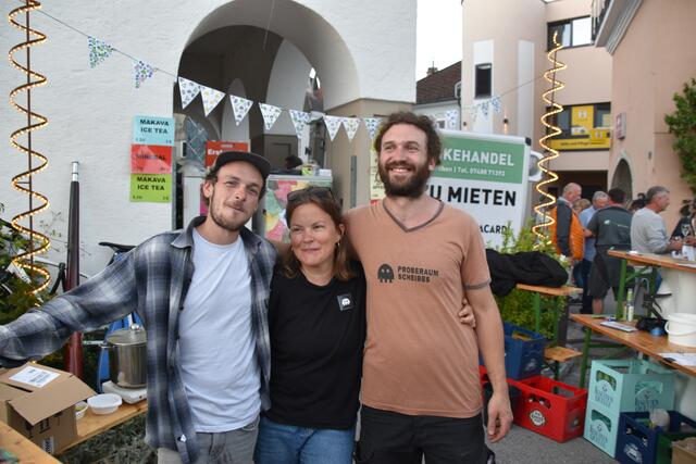 Ferdinand Lindebner, Magdalena Riegler und Florin Hömstreit beim Stand des Proberaums bei der Stadtmole in Scheibbs | Foto: Roland Mayr