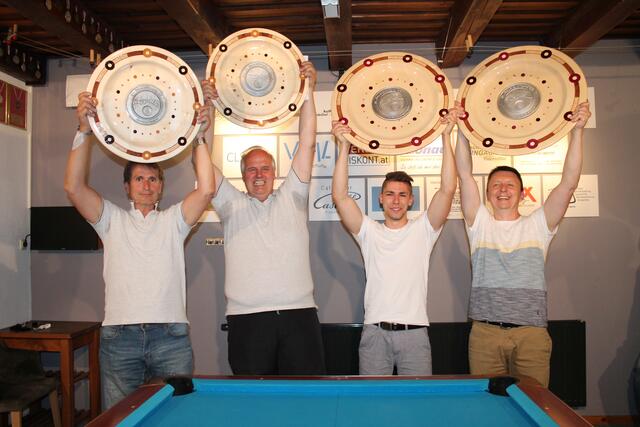 Die Sieger v.l.n.r. Reinhard Jäger und Axel Werkhausen (Amateurleague) und Simon Fend und Jan Mrnak (Championsleague) | Foto: BC Saustall Fieberbrunn