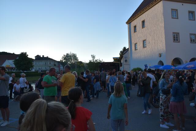 Bei der Stadtmole in Scheibbs war am Bezirksfest viel los. | Foto: Roland Mayr