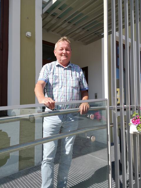 Manfred Herynek vor dem Gemeindeamt in Windigsteig | Foto: Daniel Schmidt