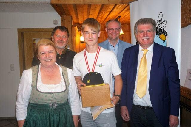 Samuel Scheuringer aus St. Agatha nahm erfolgreich am diesjährigen Jungimkerbewerb teil. | Foto: Ammerstorfer