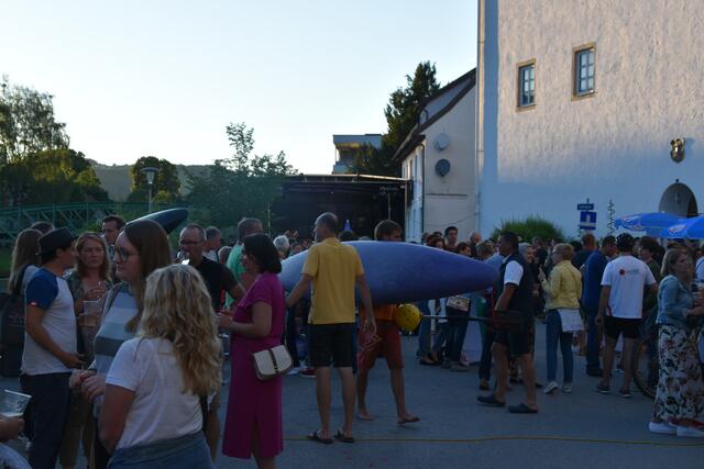 Bei der Stadtmole in Scheibbs war am Bezirksfest viel los. | Foto: Roland Mayr
