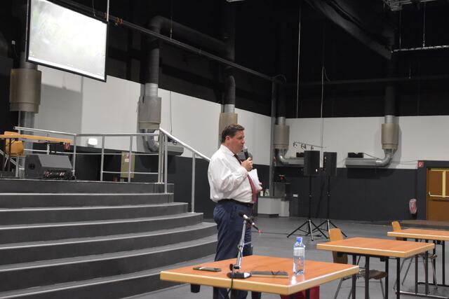 Bürgermeister Stefan Szirucek setzt sich für das Projekt ein. | Foto: Preineder