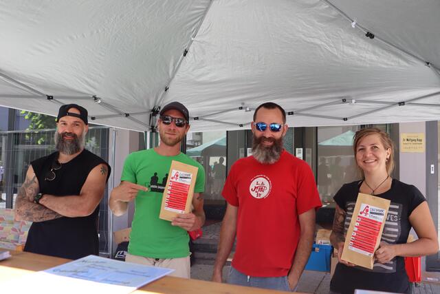 Das Team vom Jugendzentrum Landeck war beim Stadtfest mit einer alkoholfreien Bar vertreten. | Foto: Siegele