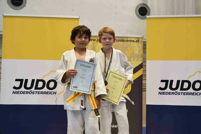 Zufriedene Gesichter von Moisej Orunbaev und Julian Röszler über einen 4. und einen 3. Platz. | Foto: Patrick Spiegel