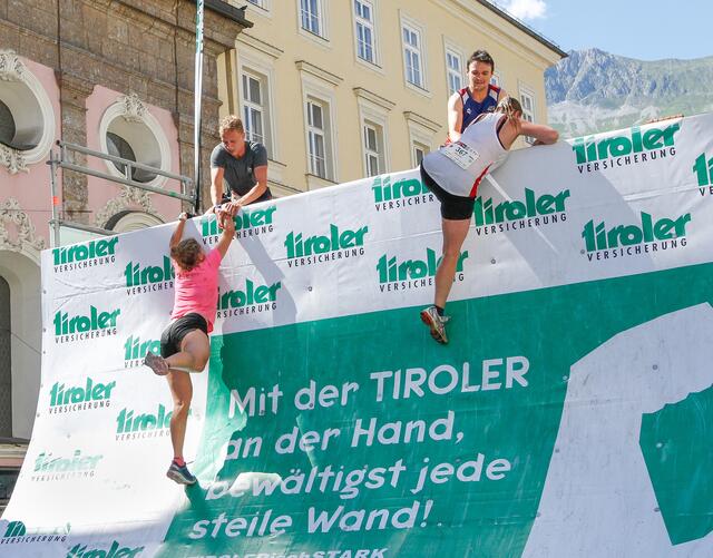 Hindernis „Tiroler Wand“ präsentiert von der Tiroler Versicherung | Foto: GEPA pictures