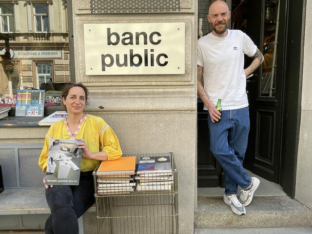 Im Banc Public von Miriam Eberhard und Olivier Crosnier hat sich ein nette Kaffeehaus mit einem Antiquitätenladen zusammengetan. | Foto: Martin Raab