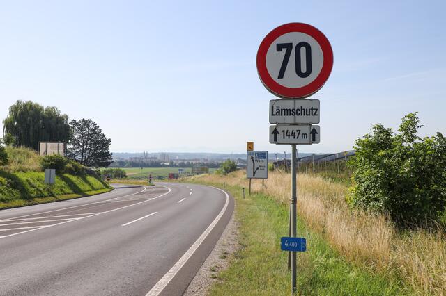 Grobfahrlässig raste ein Lenker in Wels-Puchberg dahin und gefährdete sich und andere.  | Foto: laumat.at