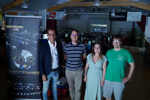 Stadtrat Matthäus Bachernegg und Mathias Jentner (SV Austria) besuchten die LAN-Party in Parschlug. | Foto: KK