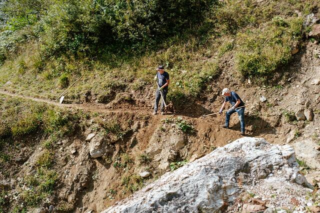 Wegearbeiten am Weg zur Innsbrucker Hütte, Stubaier Alpen. | Foto: Simon Schöpf / Alpenverein
