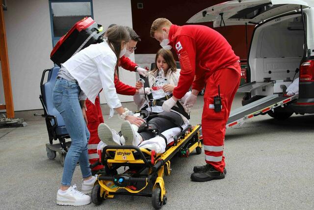 Wer als Patient oder Darsteller beim Übungstag des Roten Kreuzes Bezirk Schärding am 8. Oktober 2022 teilnehmen will, braucht keine speziellen Kenntnisse im medizinischen Bereich.   | Foto: Rotes Kreuz