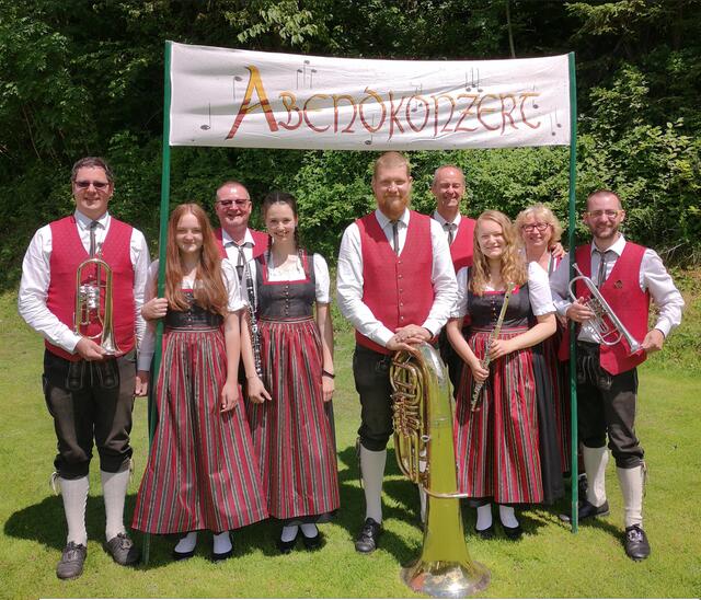 Im Bild: Schwarz Gerald, Sina Riegler, Klaus Brandstetter, Jana Friesenbichler, Peter Höller, Martin Pichlbauer, Alexandra Handler, Sieglinde Perlinger und Franz Hlavka. | Foto: MGV Edlitz-Grimmenstein-Thomasberg