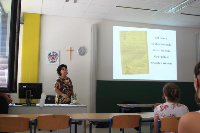 Esther Dürnberger im Gespräch mit der Klasse | Foto: Sonja Novak