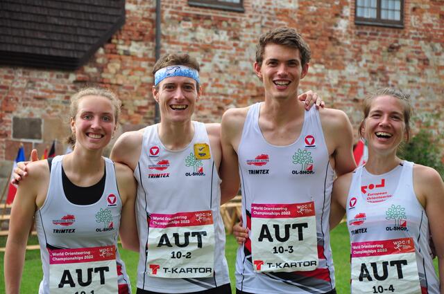 Bei der Orientierungslauf-Weltmeisterschaft: Von links: Ylvi Kastner, Robert Merl, Jannis Bonek und Ursula Fesselhofer. | Foto: Matthias Reiner