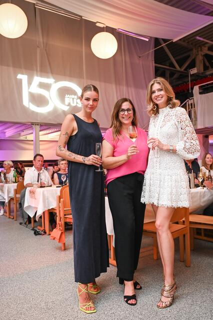 Fussl Models Marie Mohr (l.) und Sophie Strubl (r.) mit Claudia Mayr. | Foto: Fussl Modestraße