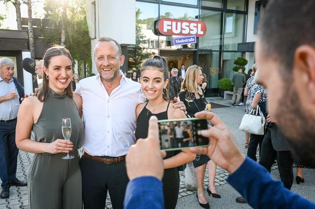 Charly Mayr mit Töchtern. | Foto: Fussl Modestraße
