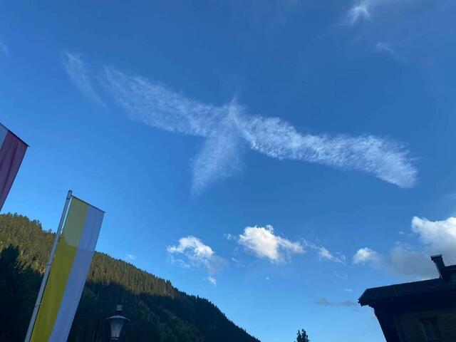 Eine Friedenstaube am Himmel sieht Lesja Martschenko in dieser Wolke. | Foto: Lesja Martschenko