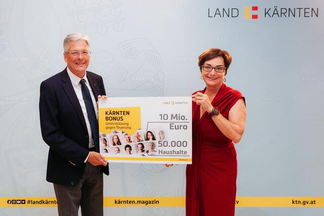 Die Auszahlung startet im Juli. Am Foto: Landeshauptmann Peter Kaiser und Landeshauptmann-Stellvertreterin Beate Prettner | Foto: Büro LH Kaiser