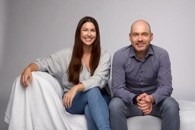 Natur pur auf der Haut: Jure Lešnik und Lisa Schuh haben sich auf nachhaltige Kosmetikproduktion spezialisiert.  | Foto: Erui
