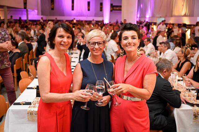 Martina Mayr, Doris Hummer, Maria Mayr. | Foto: Fussl Modestraße