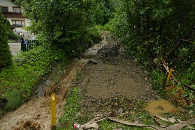Kleine Bäche wurden zu reißenden Flüssen. | Foto: FF/Horn
