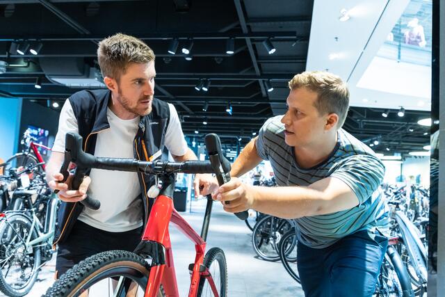 Neben den "Dauerbrennern" Mountainbikes liegen Gravelbikes derzeit voll im Trend. | Foto: Geopho