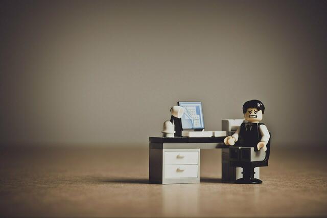 Unternehmen müssen sich die Loyalität ihrer Mitarbeiterinnen und Mitarbeiter verdienen, sonst droht ein Wettbewerbsnachteil. | Foto: Pixabay/www_slon_pics (Symbolbild)