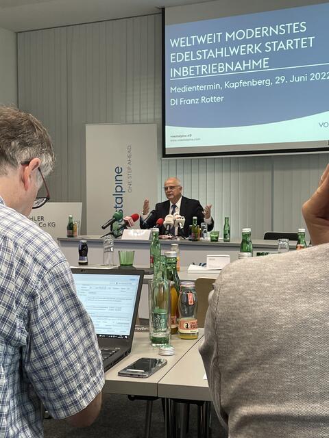Franz Rotter, Vorstandsmitglied der Voestalpine AG und Leiter der High Performance Metal Division, bei der Pressekonferenz.