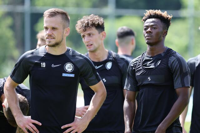 Nach dem Trainingslager in Schladming kehrt Sturm (v.l.: Tomi Horvat, Vesel Demaku und Mohammed Fuseini) gegen Galatasaray nach Liebenau zurück. | Foto: GEPA