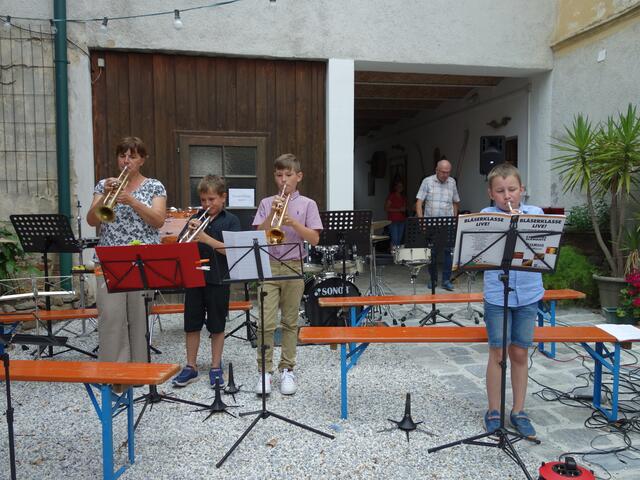 Die Trompetenschüler Martina und Simon Gassner, Samuel Reiter, Trompetenlehrer Prof. Sepp Weber und Raphael Stichauner. | Foto: privat