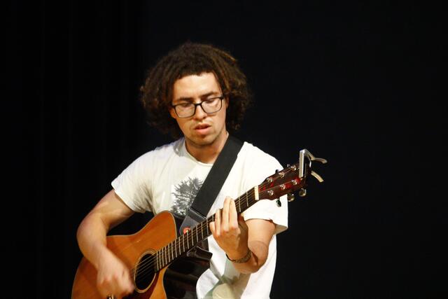 Gemeinsam mit Elias Kreimer an der Gitarre hat sie schon unzählige Auftritte absolviert. | Foto: RegionalMedien Hofmüller