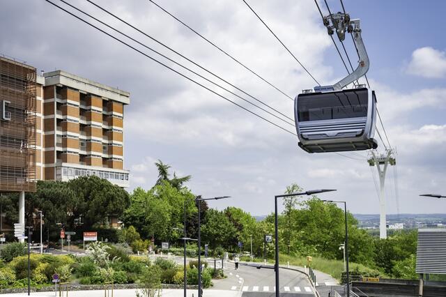 Die Anlage namens „Téléo“ ist mit fast drei Kilometern nicht nur die längste urbane Seilbahn Frankreichs, sondern zugleich die längste urbane 3S-Bahn in Europa. Insgesamt wurden rund 82 Millionen Euro in das prestigeträchtige Projekt investiert. | Foto: Leitner