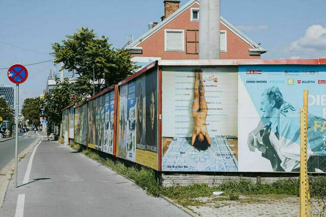 Rätselhafte Plakate: Der steirische herbst hat sich 2021 nicht immer sofort zu erkennen gegeben. | Foto: Johanna Lamprecht