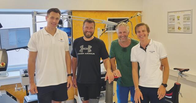 Klaus Geier, Rene Pondorfer, Walter Pichler und Philipp Holleis beim Laktat-Stufentest in der Alpentherme Gastein. | Foto: Alpentherme Gastein