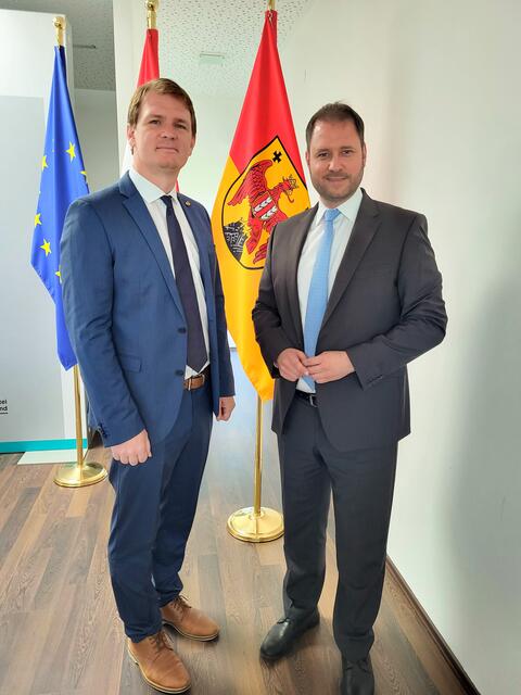 ÖVP-Landesobmann Christian Sagartz (rechts) gratulierte Bundesrat Bernhard Hirczy zur Wahl. | Foto: ÖVP