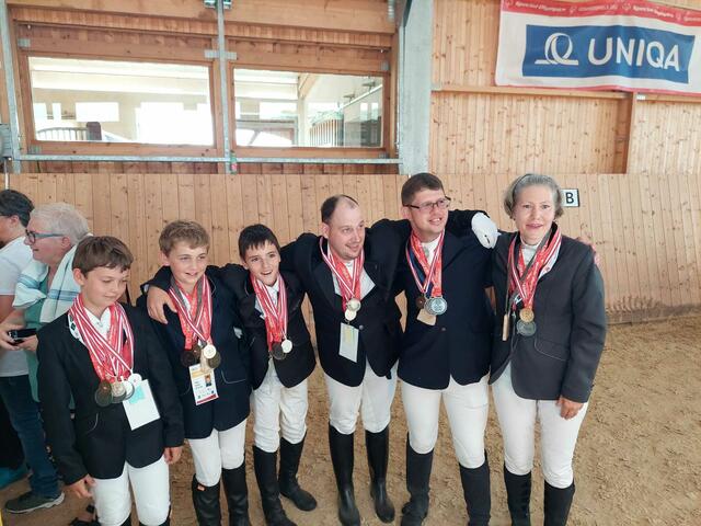 Die sechs Olympioniken des Vereins Hippo im Burgenland.  | Foto: privat/z.V.g.