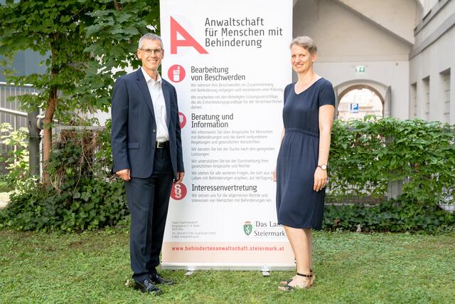 Behindertenanwalt Siegfried Suppan und Monika Klaffenböck präsentierten gemeinsam den aktuellen Tätigkeitsbericht. | Foto: Land Steiermark/Binder