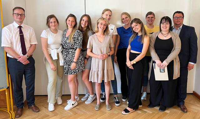 Die Workshop-Leiter Rene Klanner (li.) und Robert Leu mit einer Arbeitsgruppe. | Foto: HLW Bad Aussee