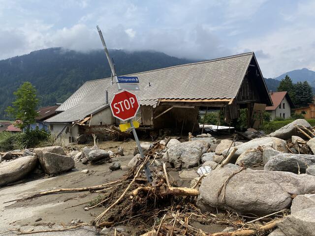 Im Ortsgebiet von Treffen herrscht die pure Zerstörung. | Foto: MeinBezirk.at