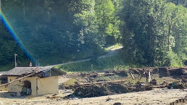 Im Hintergrund sieht man die Straße nach Buchholz. Sie soll mittelfristig als Ersatzstraße in Richtung Treffen dienen. | Foto: MeinBezirk.at
