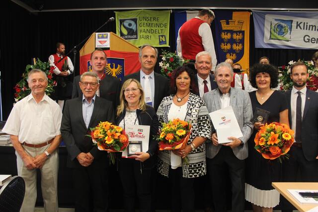 v.l.n.r.:  Franz Wirth, Gerhard Moser, Gf. GR Thomas Wahl, Gf. GR a. D. SIeglinde Buchberger, Vize Bgm. Walter Forstenlechner, Gf. GR a. D. Monika Primetshofer, Landeshauptfrau-Stv. Franz Schnabl, GR a. D. Widhalm Raimund, GR a. D. Ulrike Wieder und Bgm. Daniel Lachmayr | Foto: Gemeinde Ennsdorf