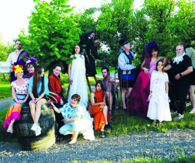 Das Hoftheater Höf-Präbach Ferdinand Raimunds großes Spektakel „Der Bauer als Millionär“ auf die Bühne. | Foto: KK