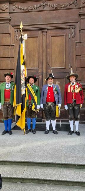 Abordnung der SK Telfs sowie Lt. Kollmer (Zirl) und Baon-Kdt. Mjr. Haslwanter in Innsbruck (v.l.n.r.) | Foto: Schützenkompanie Telfs