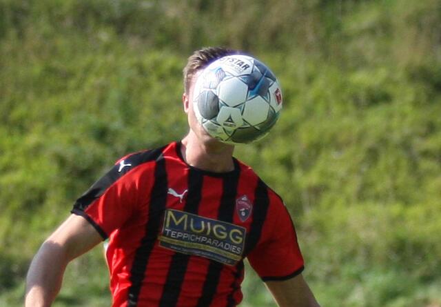 Schon wieder den Ball im Kopf: Im Kerschdorfer Tirol-Cup wird ab 22. Juli gekickt. | Foto: sportszene.tirol/Leitner