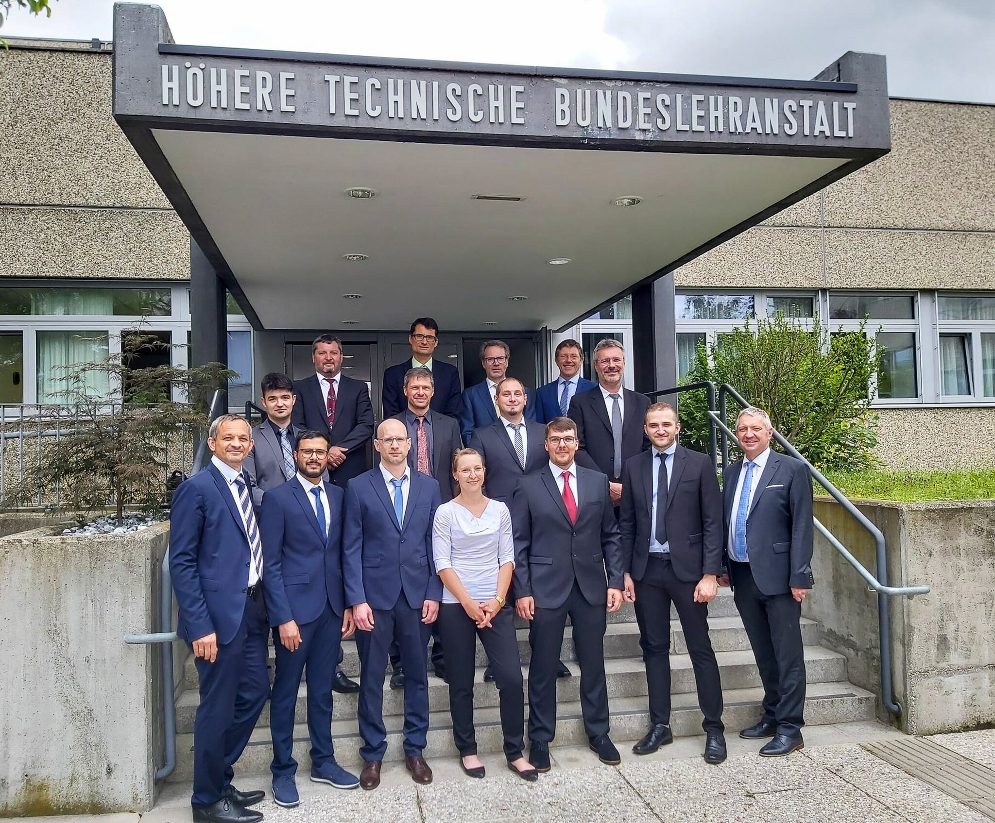 Maturafotos HTL Wels feiert Matura Wels & Wels Land