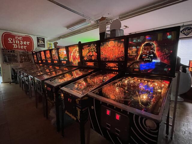 Bunt und blinkend: so erlebt man die ehemaligen Tischlereiräumlichkeiten, wenn Mike Holly die Automaten einschaltet. | Foto: BRS