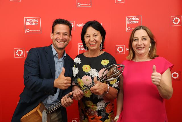 Für die "EUropean Climate Challenge" gewann Gritlind Kettl (Mitte) und ihr Team den Regionalitätspreis in der Kategorie "Ressourcenschonung &amp; Nachhaltigkeit". | Foto: Franz Neumayr