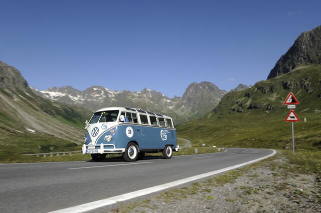 190 Teams verwandeln von 7. Juli bis 9. Juli die Pass-Straßen im Montafon und in den angrenzenden Tiroler Bezirken Imst und Landeck  in ein faszinierendes, rollendes Mobilitätsmuseum. | Foto: Montafon Tourismus GmbH/Motor Presse Stuttgart