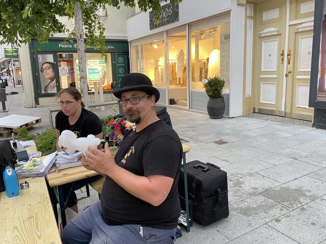 Lustige Luftballon-Figuren für die jüngsten Besucher. | Foto: Katrin Pirzl