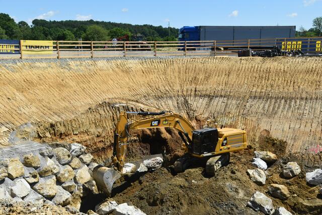 Bis zu zwölf Meter wird die Höhendifferenz zwischen der Unterflurtrasse und der darüberführenden Bundesstraße 65 betragen. | Foto: Martin Wurglits